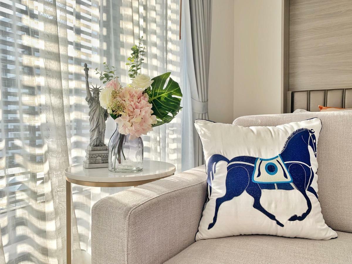 Sukhumvit Asok Modern Suite Bangkok Esterno foto