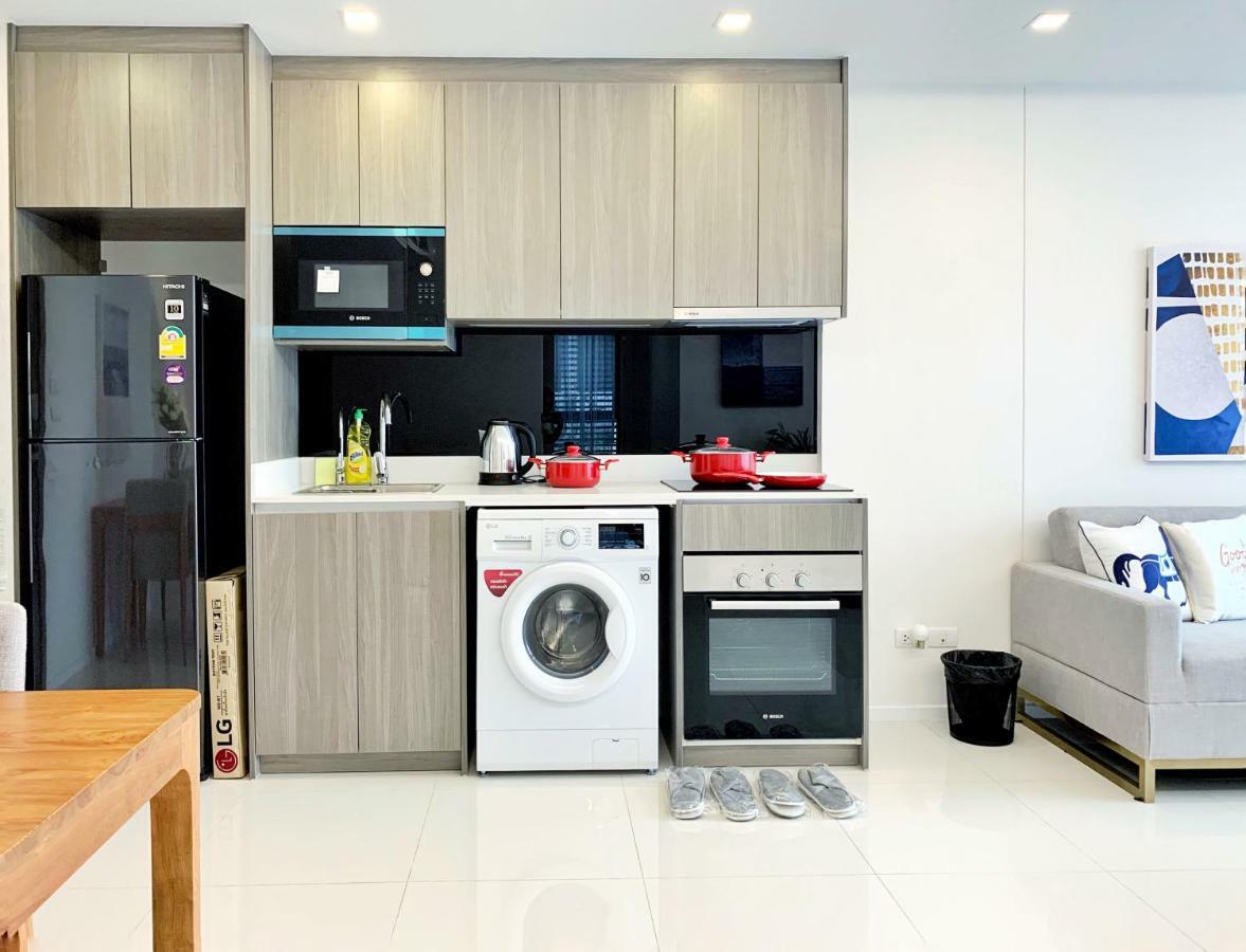 Sukhumvit Asok Modern Suite Bangkok Esterno foto