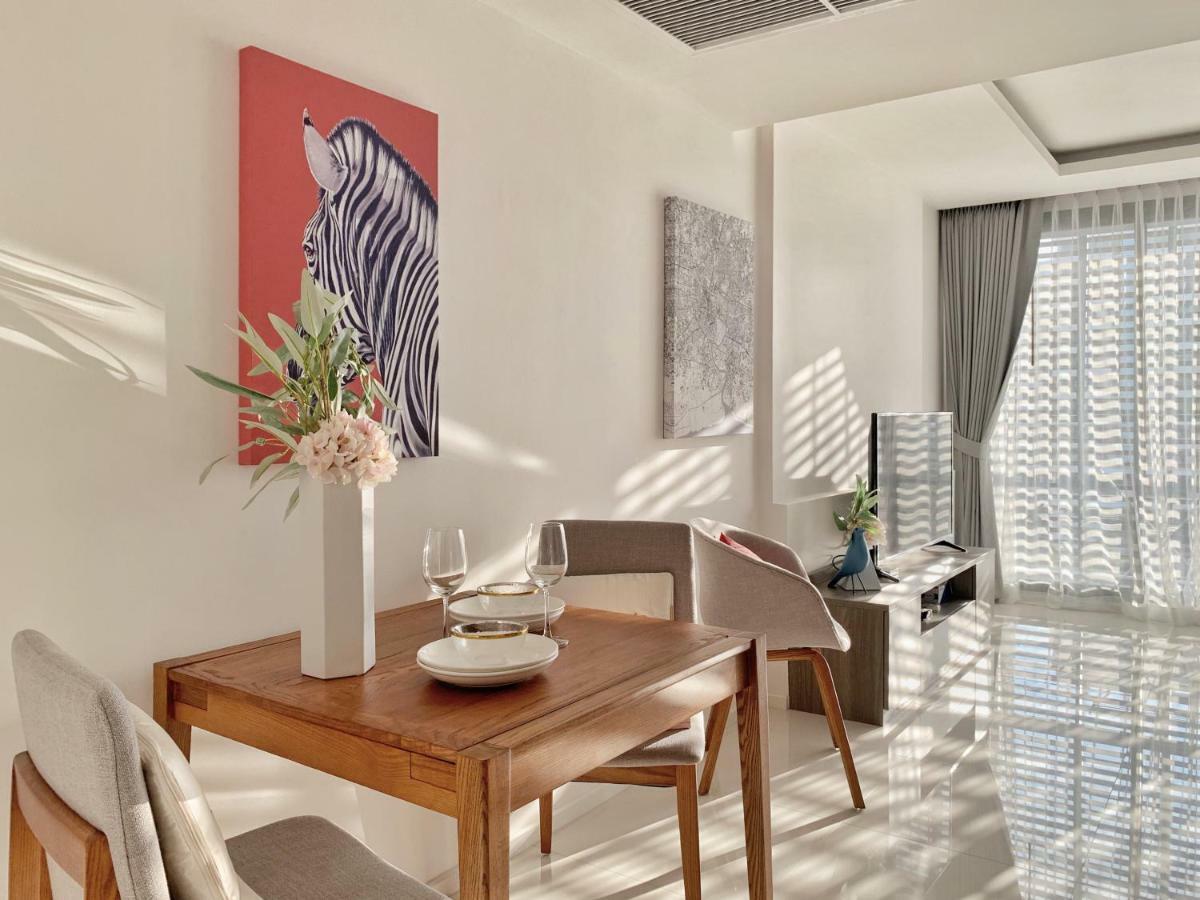 Sukhumvit Asok Modern Suite Bangkok Esterno foto